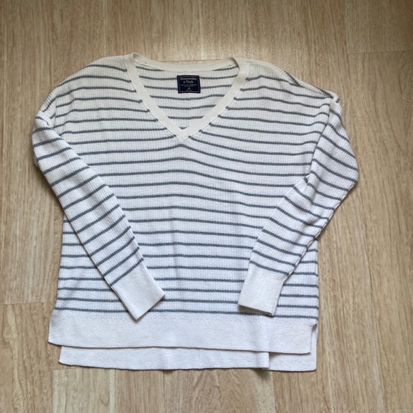 Abercrombie & Fitch White and Gray Stripe V Neck Knitted Sweater, Size XSmall - Picture 1 of 6